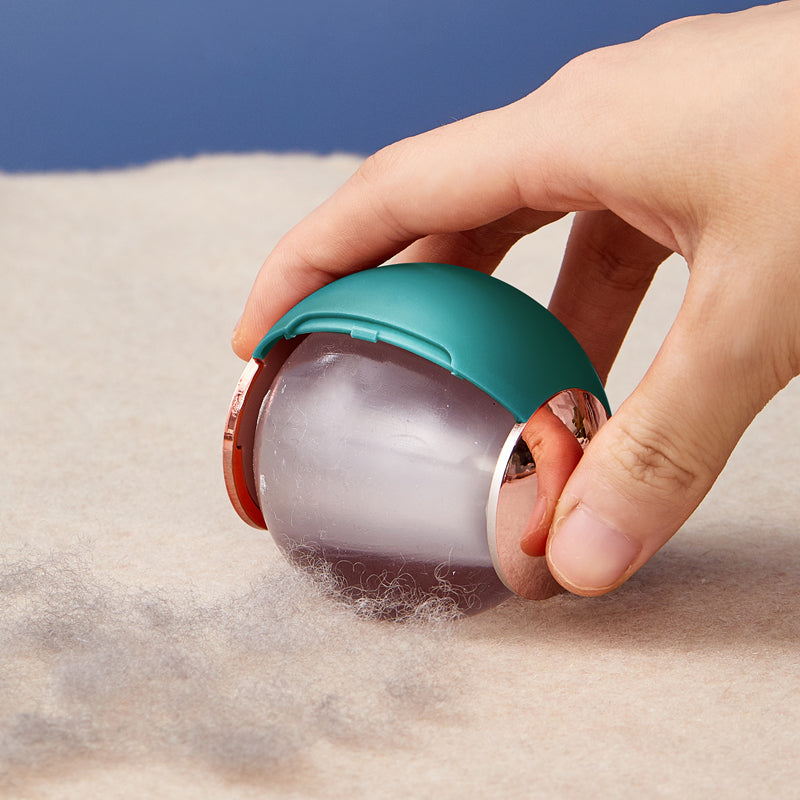 Pet hair lint ball – detail view